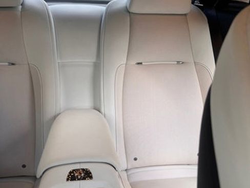 Used 2019 Rolls-Royce Wraith image 19