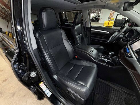 Certified 2019 Toyota Highlander XLE AWD/4WD image 16