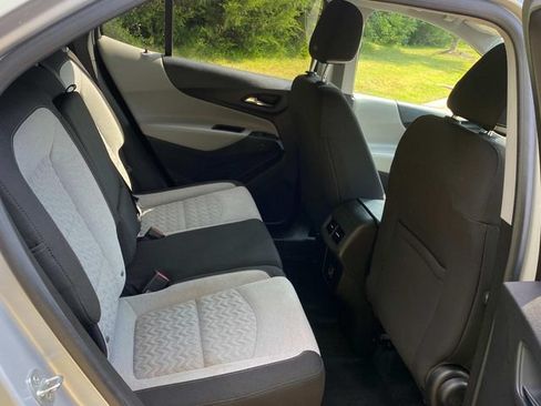 Used 2022 Chevrolet Equinox LS w/ LS Convenience Package FWD image 31