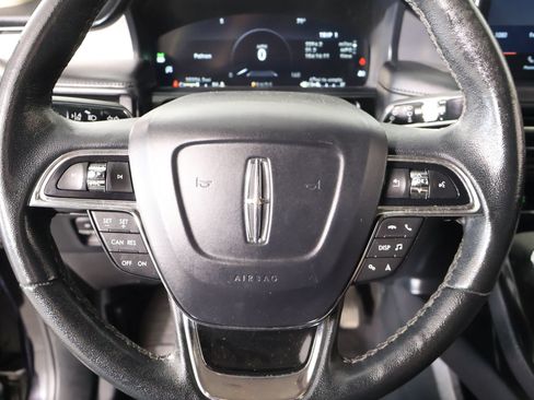 Used 2023 Lincoln Nautilus AWD w/ Premium Package image 3