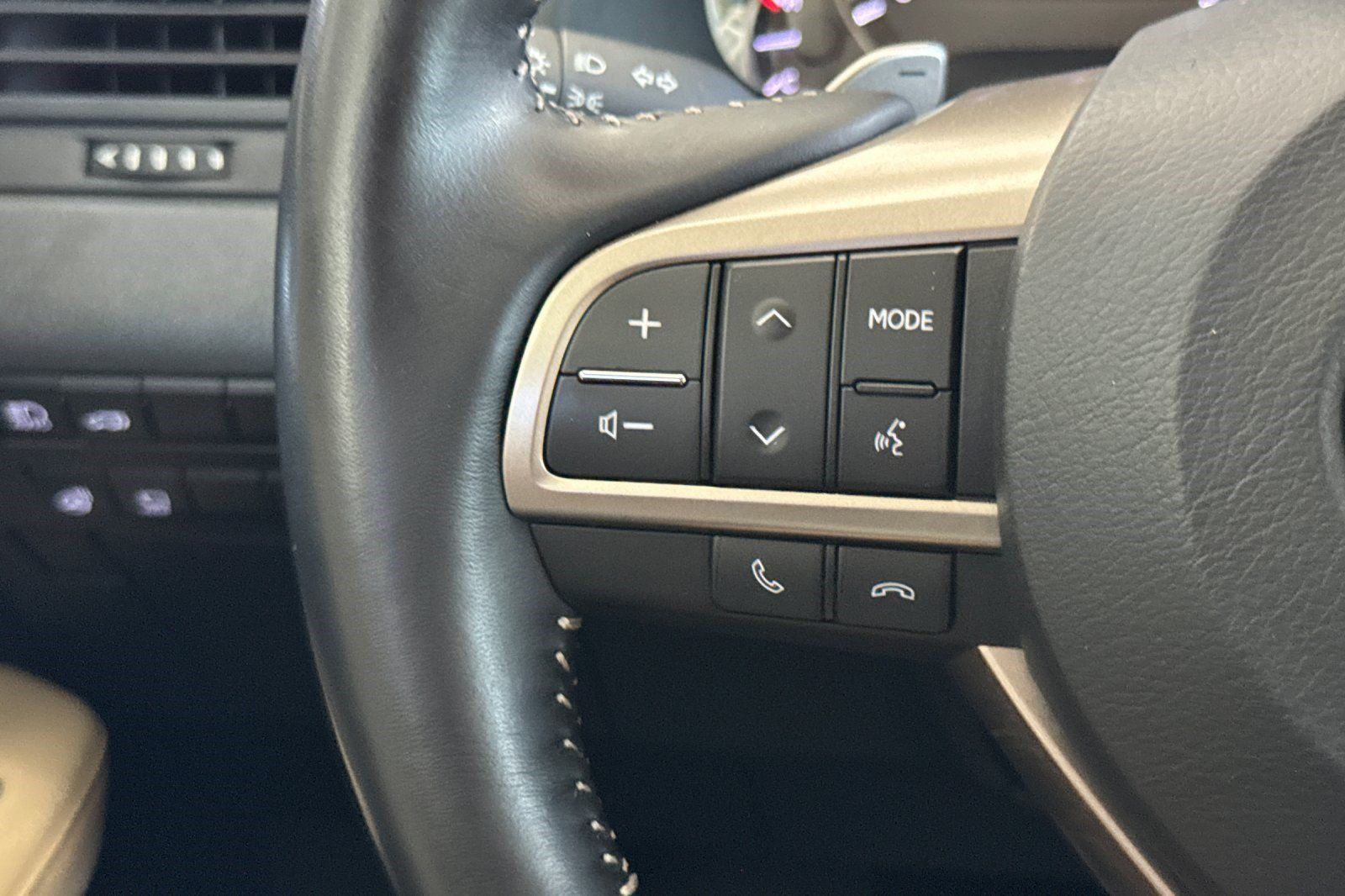 Used 2021 Lexus RX 350L FWD w/ Premium Package image 32