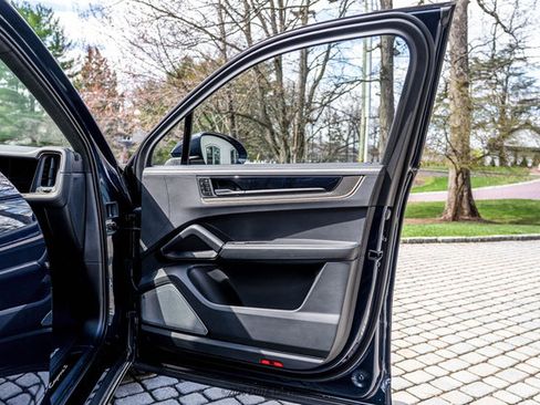 Used 2024 Porsche Cayenne S image 53