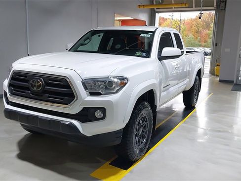 Used 2018 Toyota Tacoma SR5 image 18