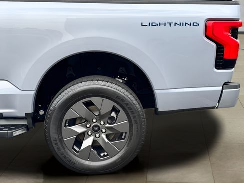 Used 2022 Ford F150 Lightning Lariat AWD/4WD image 43