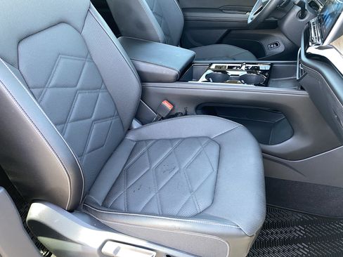 Used 2024 Volkswagen Atlas SE FWD image 10