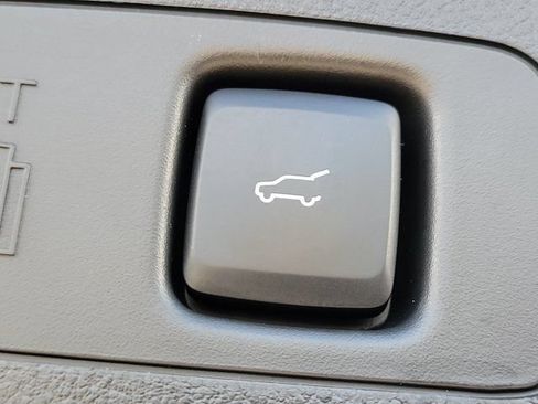 Certified 2023 Lincoln Corsair FWD w/ Equipment Group 101A image 9