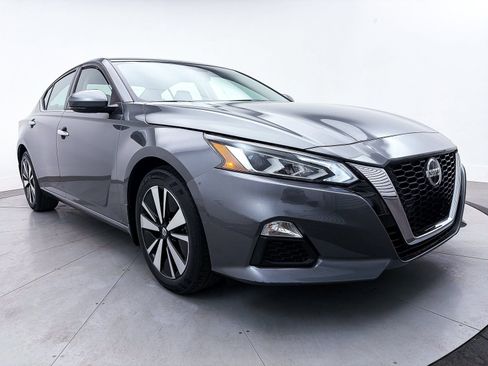 Used 2021 Nissan Altima 2.5 SV w/ SV Premium Package image 9