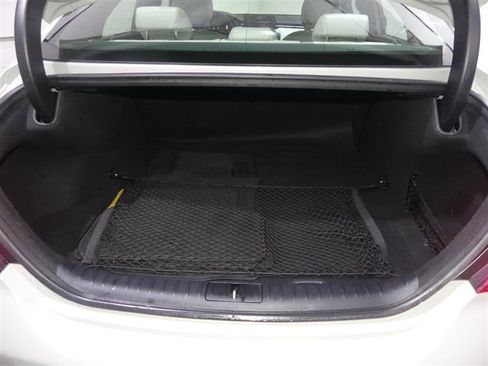 Used 2025 Genesis G70 2.5T image 9