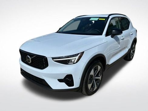 New 2026 Volvo XC40 B5 Plus w/ Protection Package Premier AWD/4WD image 4