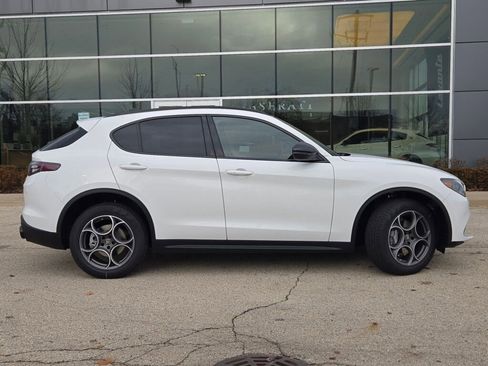 New 2025 Alfa Romeo Stelvio Sprint image 5