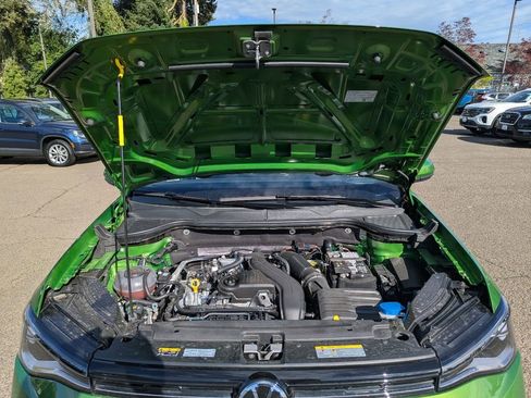 Used 2025 Volkswagen Taos SE w/ Panoramic Sunroof Package image 35