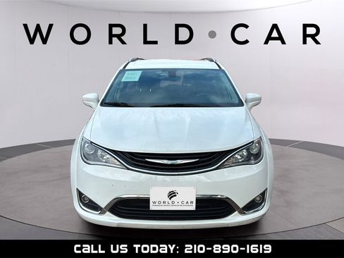 Used 2018 Chrysler Pacifica Touring-L image 9