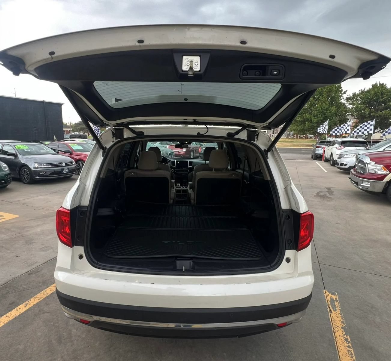 Used 2017 Honda Pilot Elite image 8