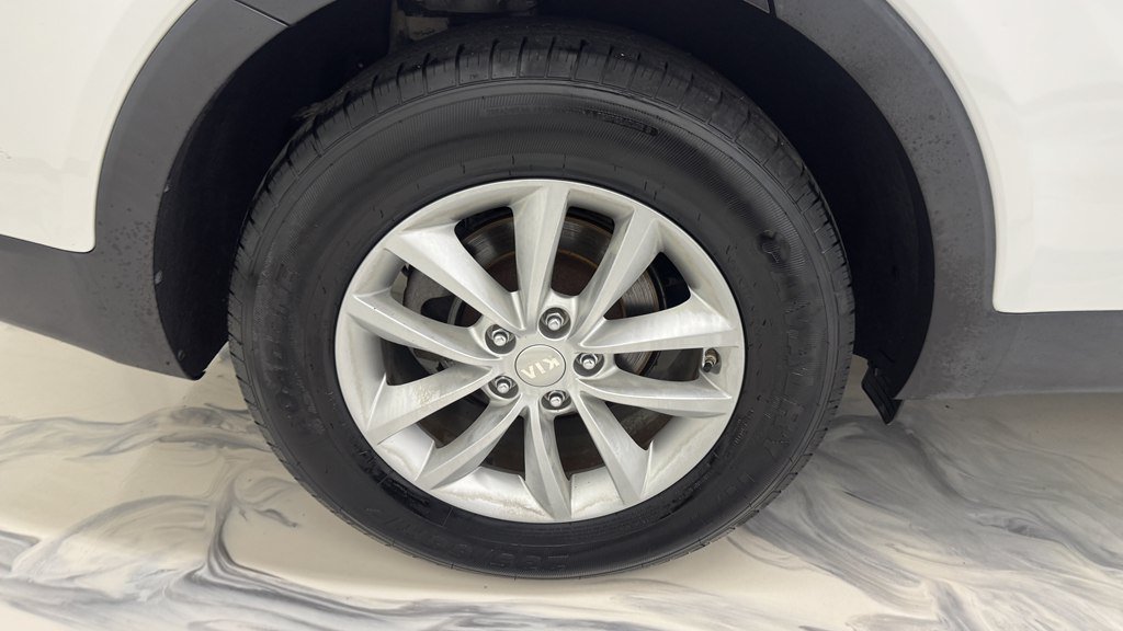 Used 2016 Kia Sorento AWD w/ LX Convenience Package image 12