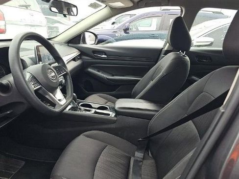 Used 2024 Nissan Altima 2.5 SV image 5