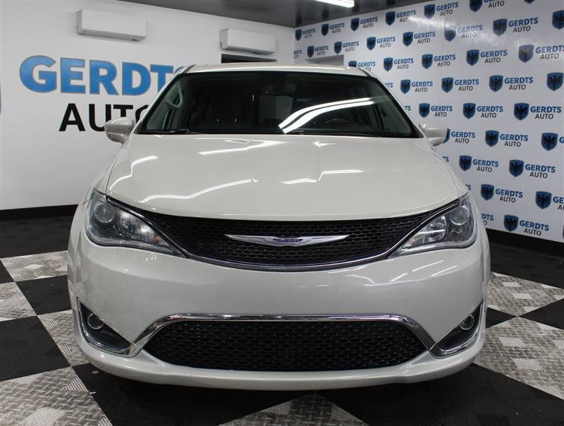 Used 2019 Chrysler Pacifica Touring Plus w/ Tire & Wheel Group FWD image 5