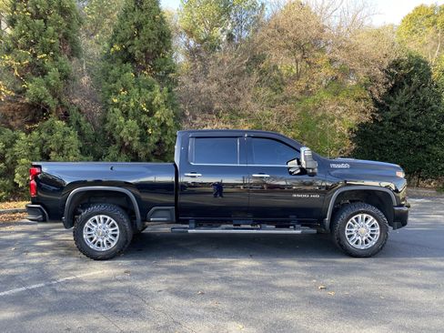 Used 2023 Chevrolet Silverado 3500 High Country image 10