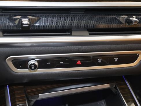 Used 2023 BMW X7 xDrive40i w/ M Sport Package image 38