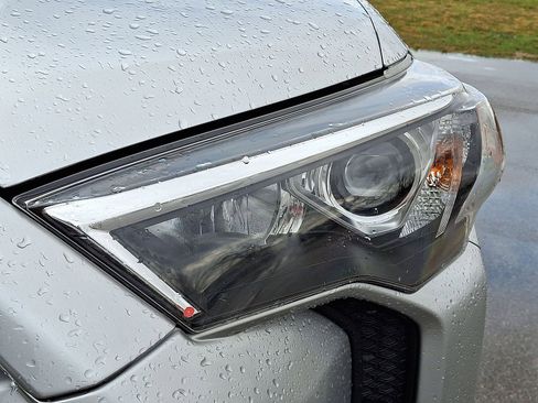 Used 2022 Toyota 4Runner SR5 Premium w/ Moonroof Package RWD image 28