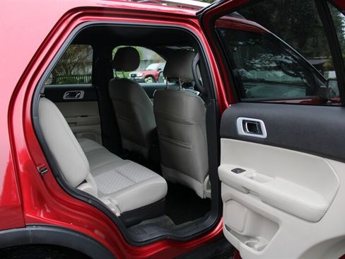 Used 2014 Ford Explorer XLT image 6