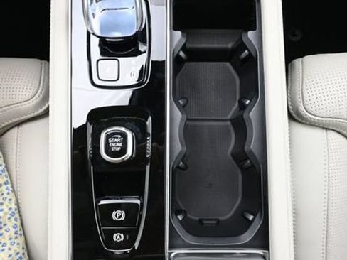 New 2026 Volvo XC90 T8 Ultra w/ Protection Package Premier AWD/4WD image 12
