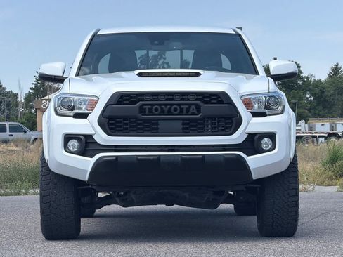Used 2021 Toyota Tacoma TRD Sport w/ Technology Package AWD/4WD image 10
