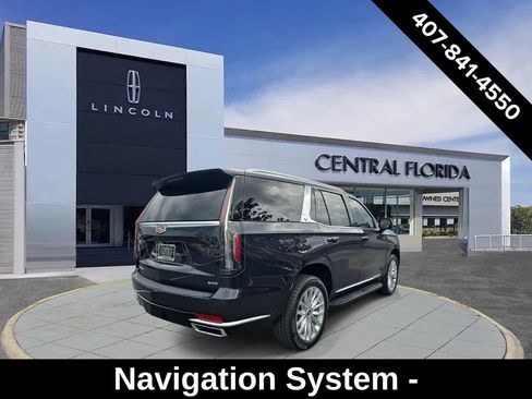 Used 2022 Cadillac Escalade Luxury AWD/4WD image 2