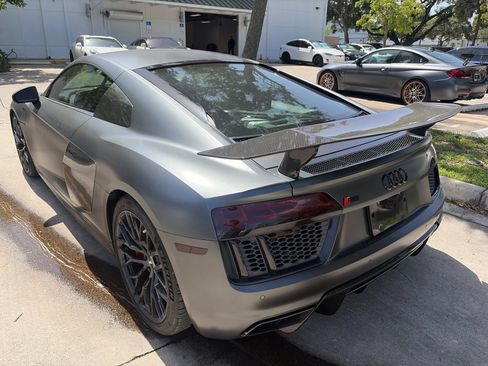 Used 2018 Audi R8 V10 w/ Premium Package RWD image 5