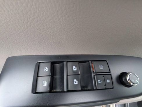 Used 2018 Toyota Highlander XLE AWD/4WD image 16