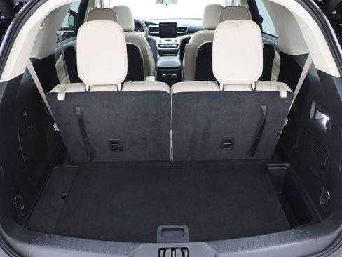 Used 2022 Ford Explorer XLT w/ Equipment Group 202A image 31