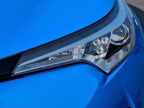 Used 2019 Toyota C-HR XLE FWD image 12