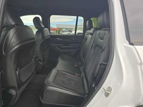Used 2024 Jeep Grand Cherokee Altitude AWD/4WD image 16