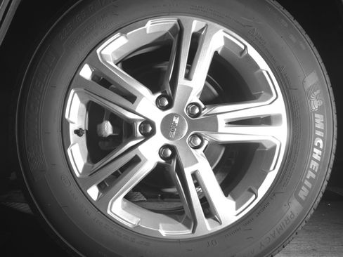 Used 2024 GMC Terrain SLE image 17