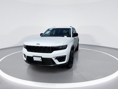 Used 2023 Jeep Grand Cherokee Limited w/ Black Appearance Package image 4