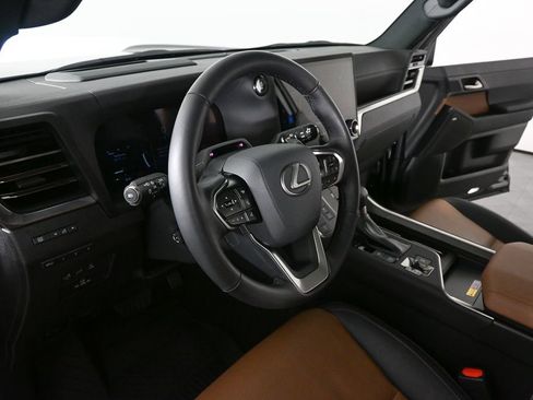 Used 2024 Lexus GX 550 w/ Cold Area Package image 6