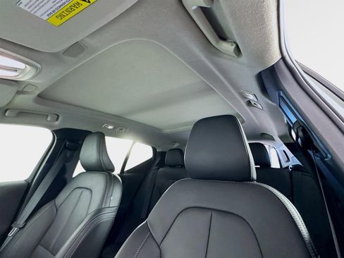 Used 2024 Volvo XC40 B5 Ultimate w/ Protection Package Premier image 15