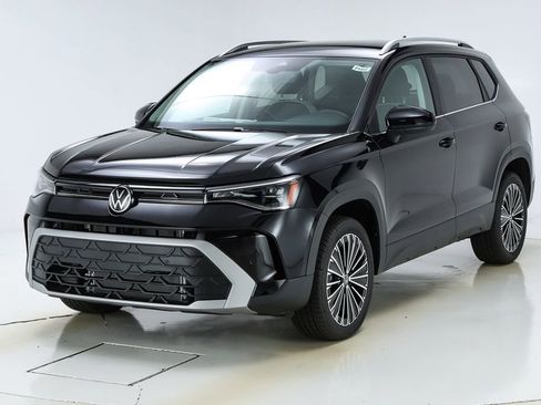 New 2026 Volkswagen Taos SE FWD image 1