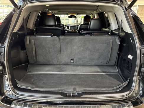 Used 2019 Toyota Highlander SE FWD image 25