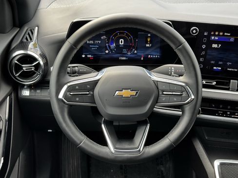 Used 2026 Chevrolet Equinox LT FWD image 15