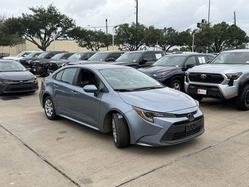 Used 2025 Toyota Corolla LE FWD image 3