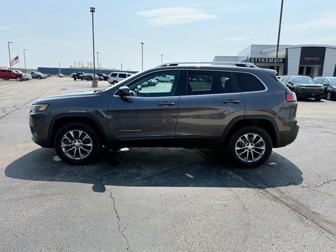 Used 2019 Jeep Cherokee Latitude Plus w/ Cold Weather Group AWD/4WD image 5