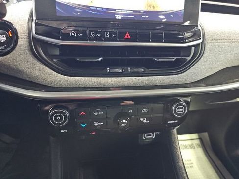 Certified 2024 Jeep Compass Latitude image 17