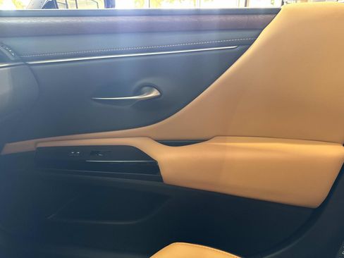 Certified 2025 Lexus ES 350 w/ Premium Package image 23