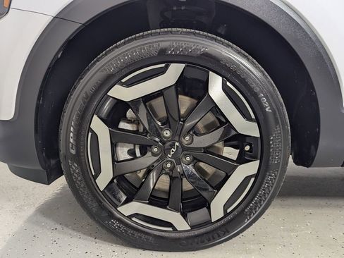 Used 2024 Kia Telluride S image 9