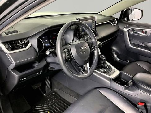 Used 2022 Toyota RAV4 XLE Premium image 16