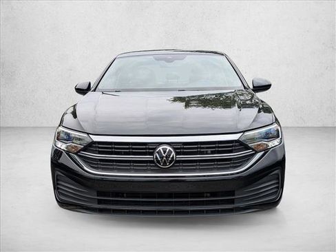 Used 2024 Volkswagen Jetta SE FWD image 2