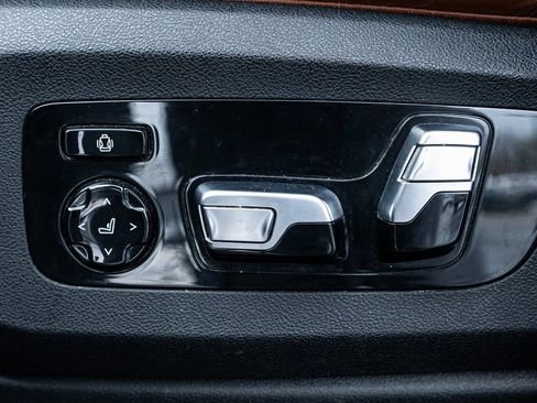 Used 2022 BMW X7 M50i image 22