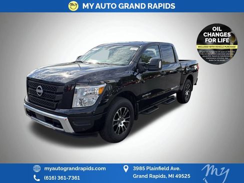 Used 2024 Nissan Titan SV w/ SV Convenience Package image 6