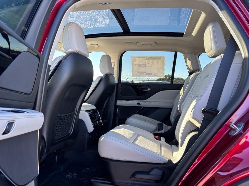 New 2027 Lincoln Aviator AWD image 12