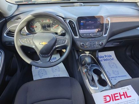 Used 2021 Chevrolet Malibu LT image 22